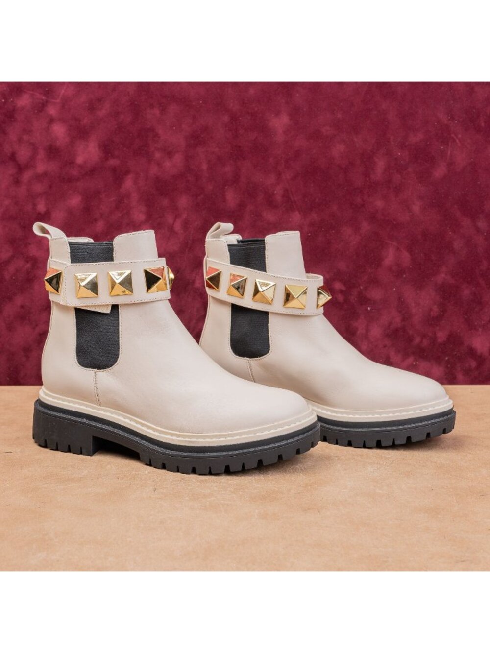 Michael Kors Women Stark Cream Leather Slip-on Chelsea Lug Boots sz 5.5